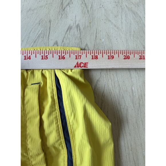 Lululemon Mens XL GYM Shorts Athletic Pace Breaker run comfy Lined Train Yellow - Picture 6 of 8